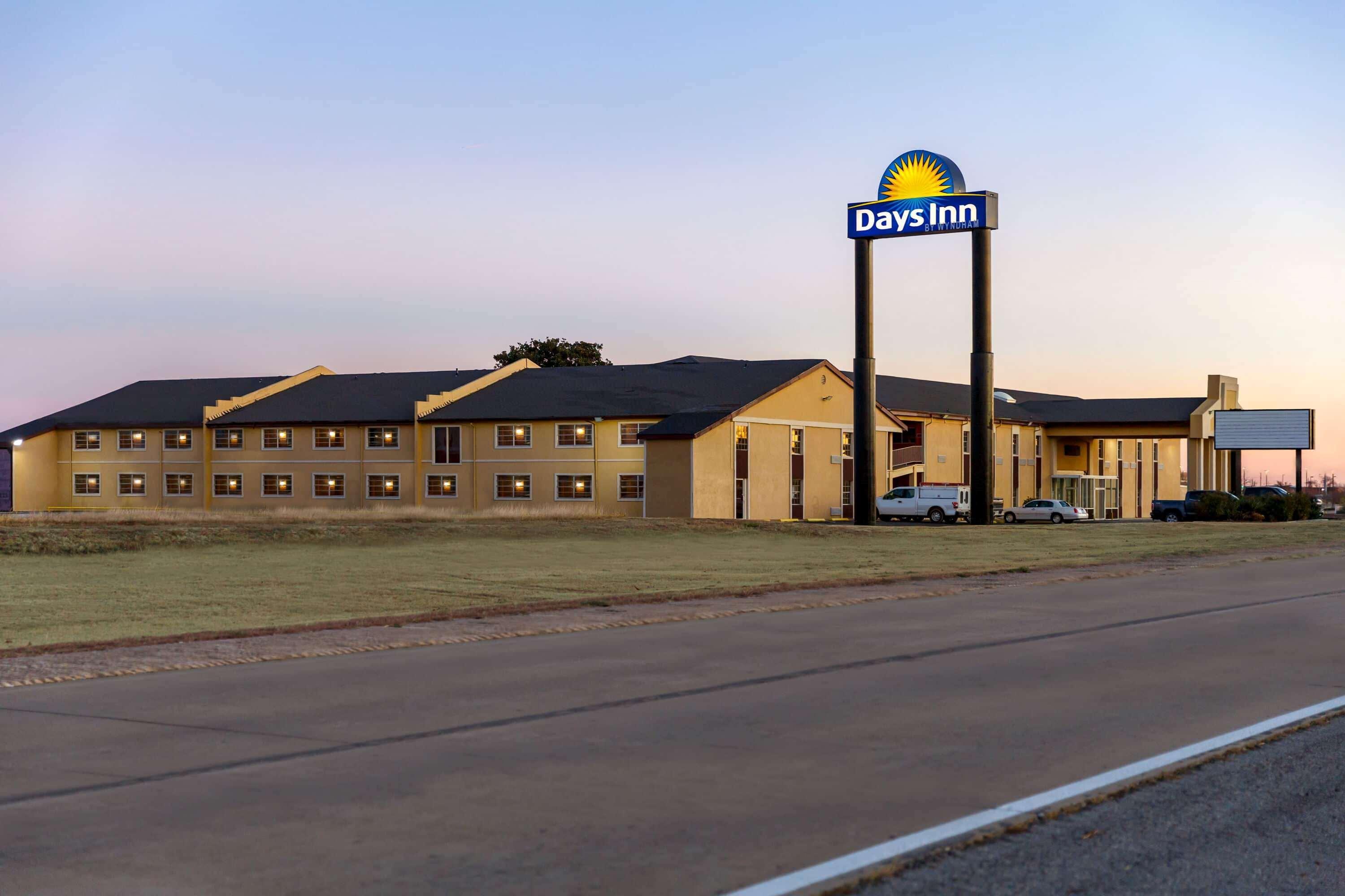 Days Inn By Wyndham Lawton Zewnętrze zdjęcie